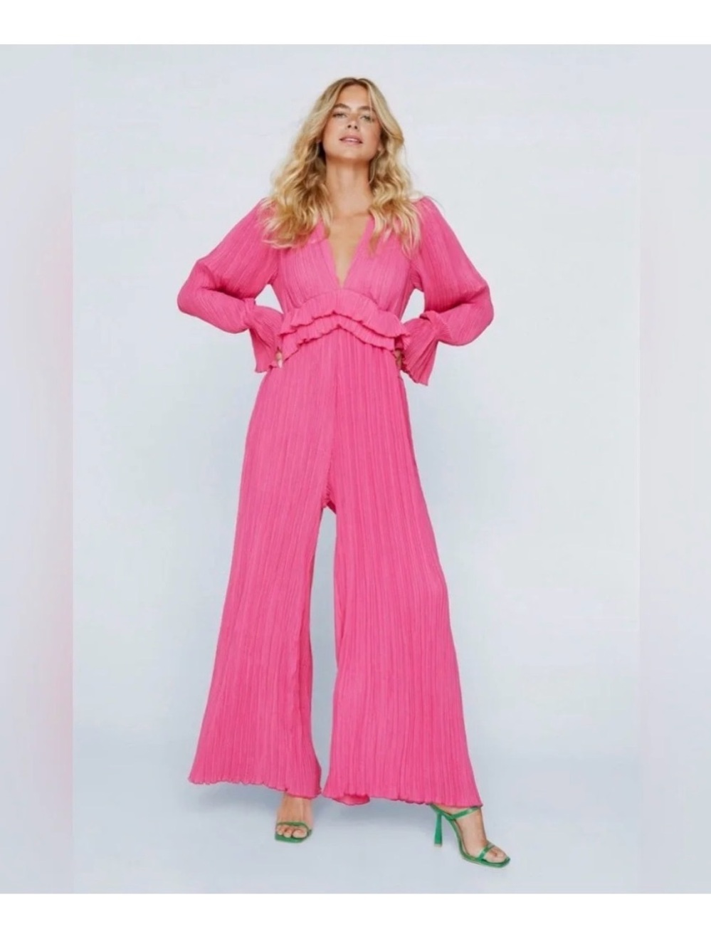 Nasty Gal Bright Ivory Pleated V-Neck Wide-Leg Jumpsuit Size 8 US